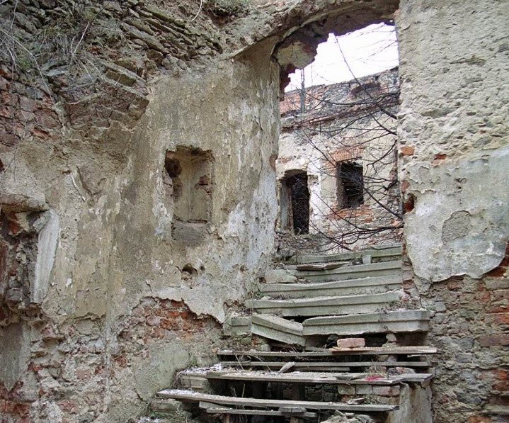 Ruiny Zamku Golesz, Poland